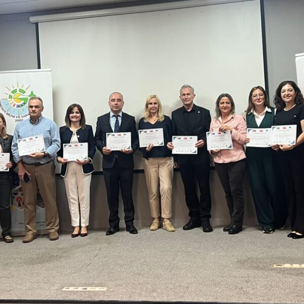 TeamWithCertificates e1791018309849 600x600